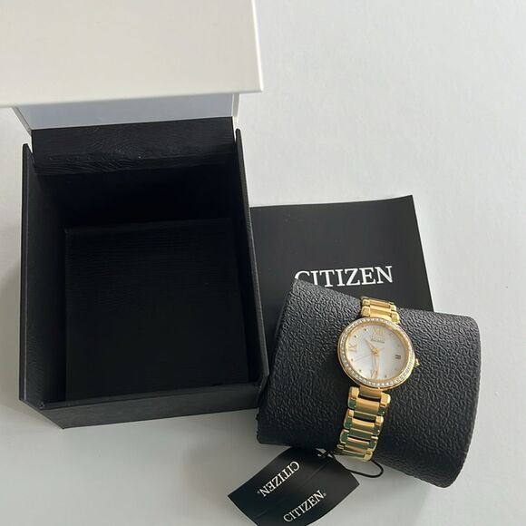 ? authentic Citizen eco-drive Swarovski crystal watch main image 6